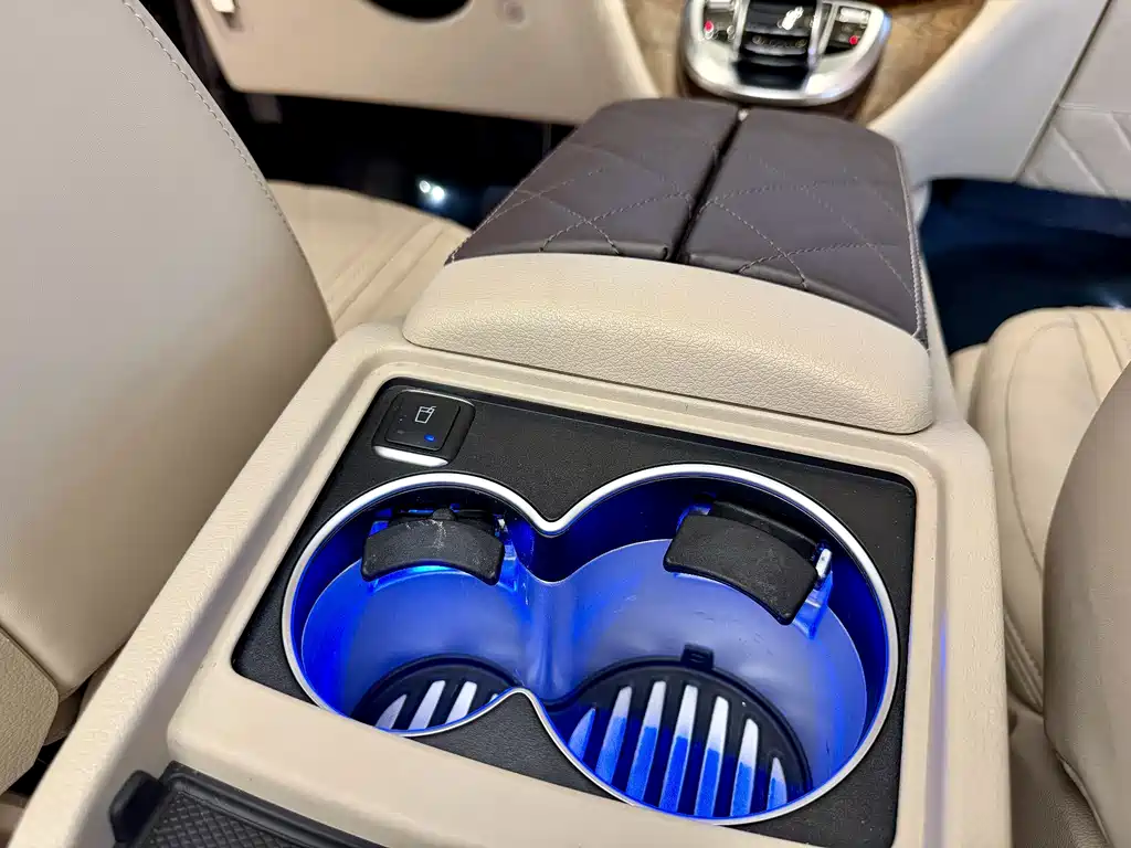 Mercedes-Benz V-Class — миниатюра 14