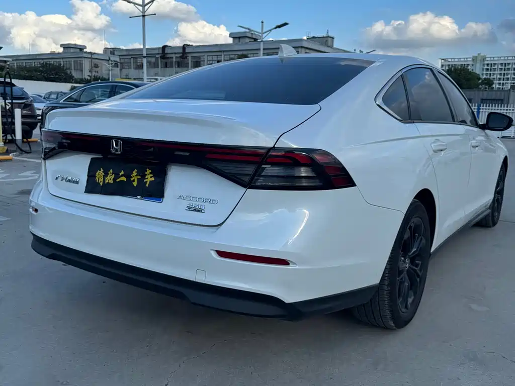 Honda Accord — миниатюра 11