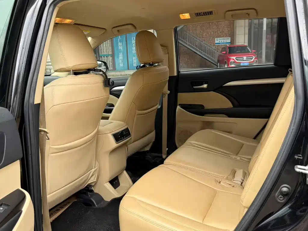 Toyota Highlander — миниатюра 9