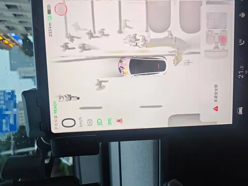 Tesla Model Y — миниатюра 4