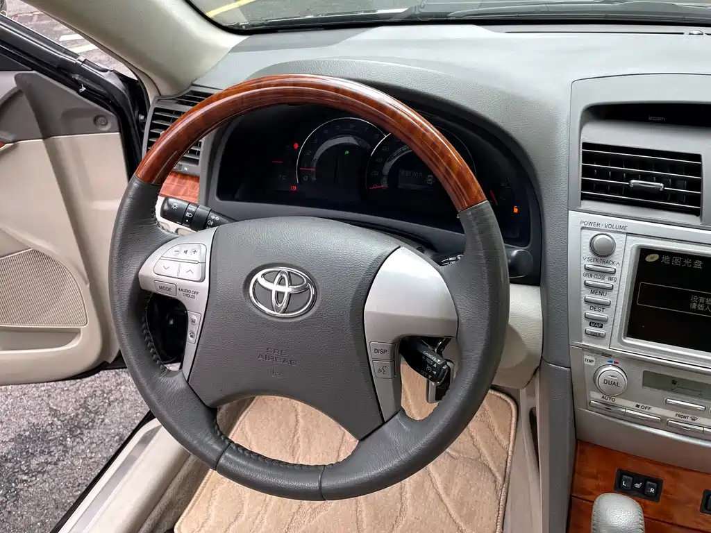 Toyota Camry — миниатюра 7