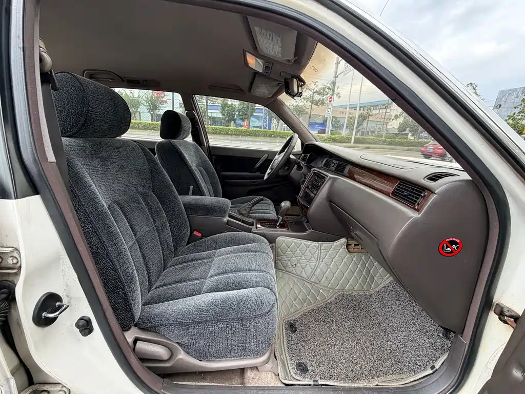 Toyota Crown — миниатюра 7