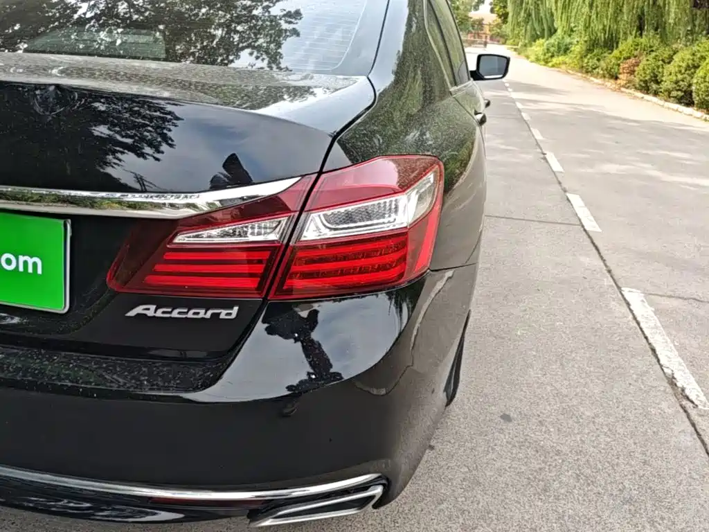 Honda Accord — миниатюра 8