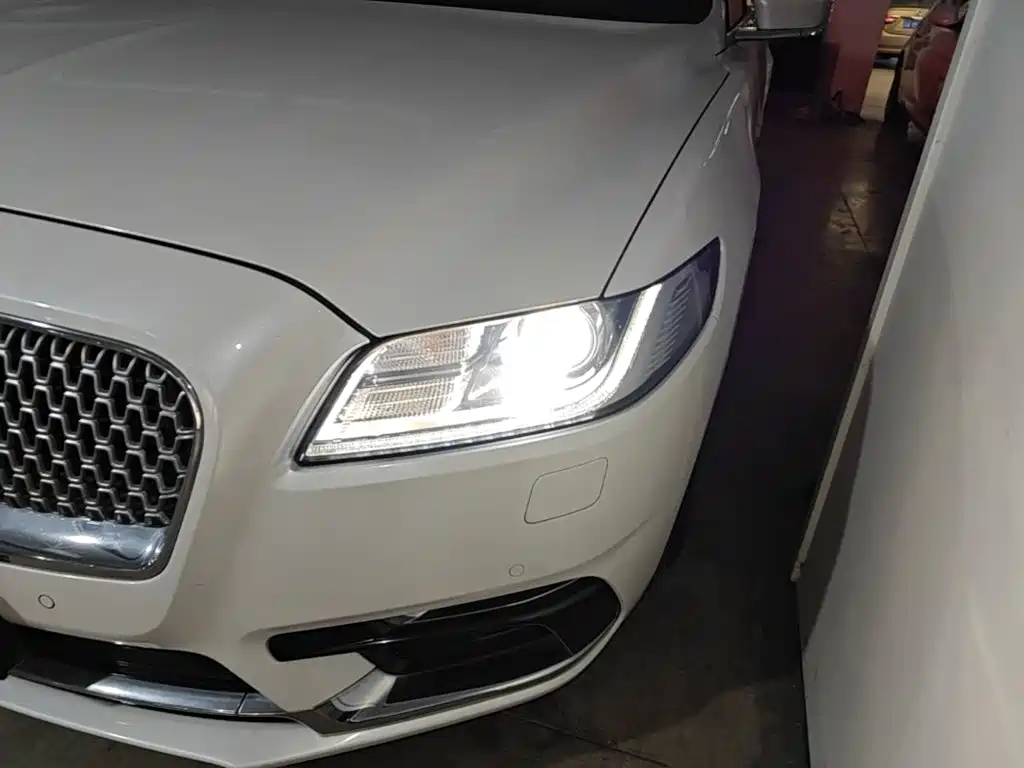 Lincoln Continental — миниатюра 24