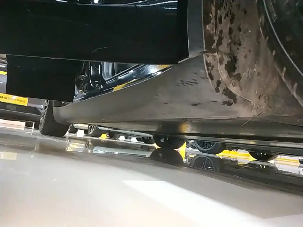 Tesla Model Y — миниатюра 21