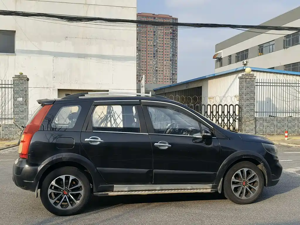 Dongfeng X5 2016 1.6L MT Premium