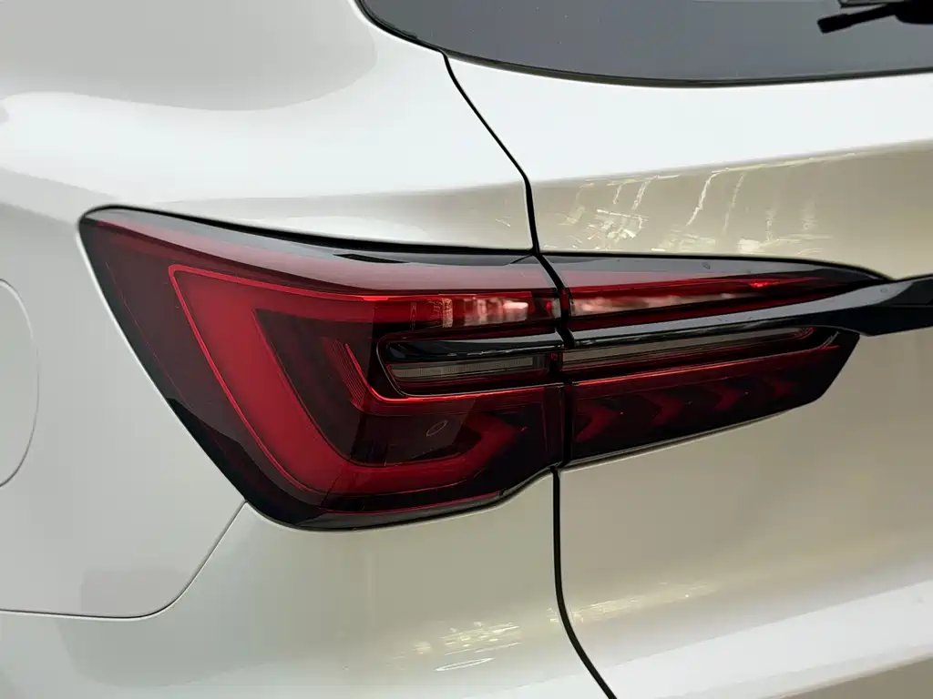 Roewe RX5 New Energy — миниатюра 10