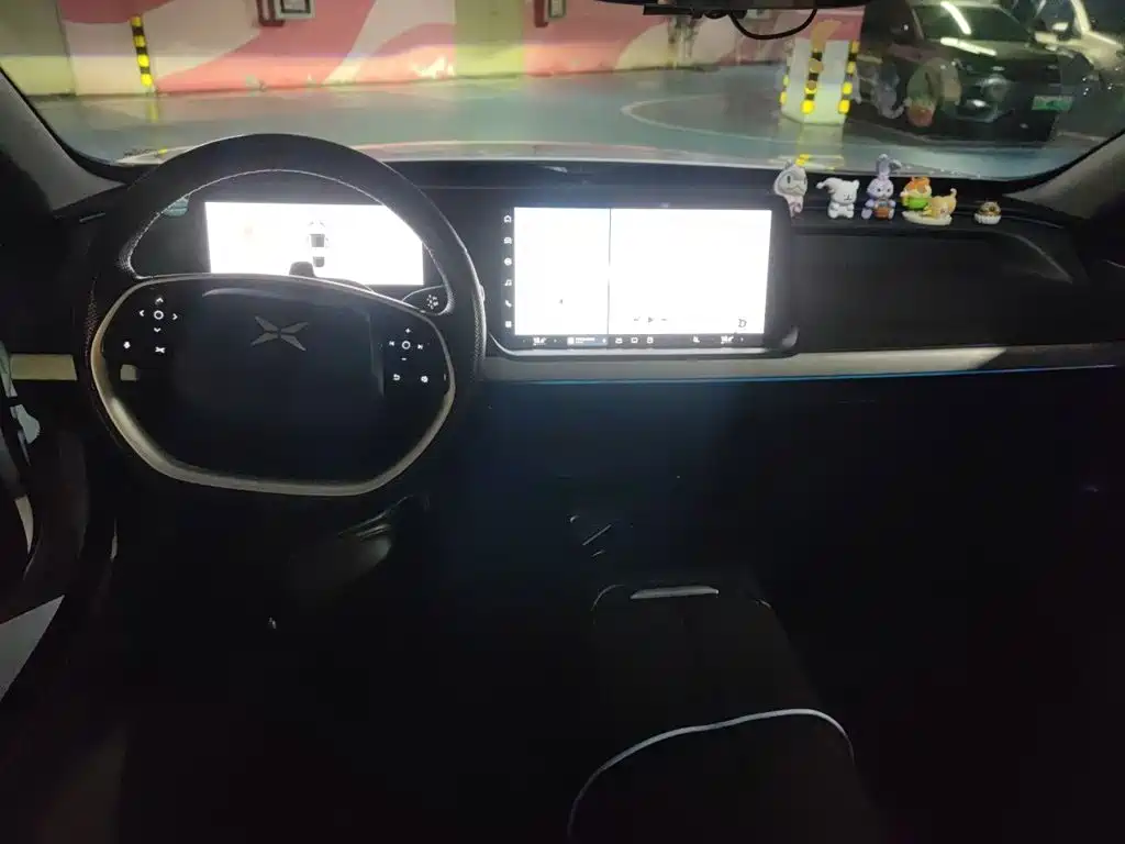 XPeng P7 — миниатюра 10