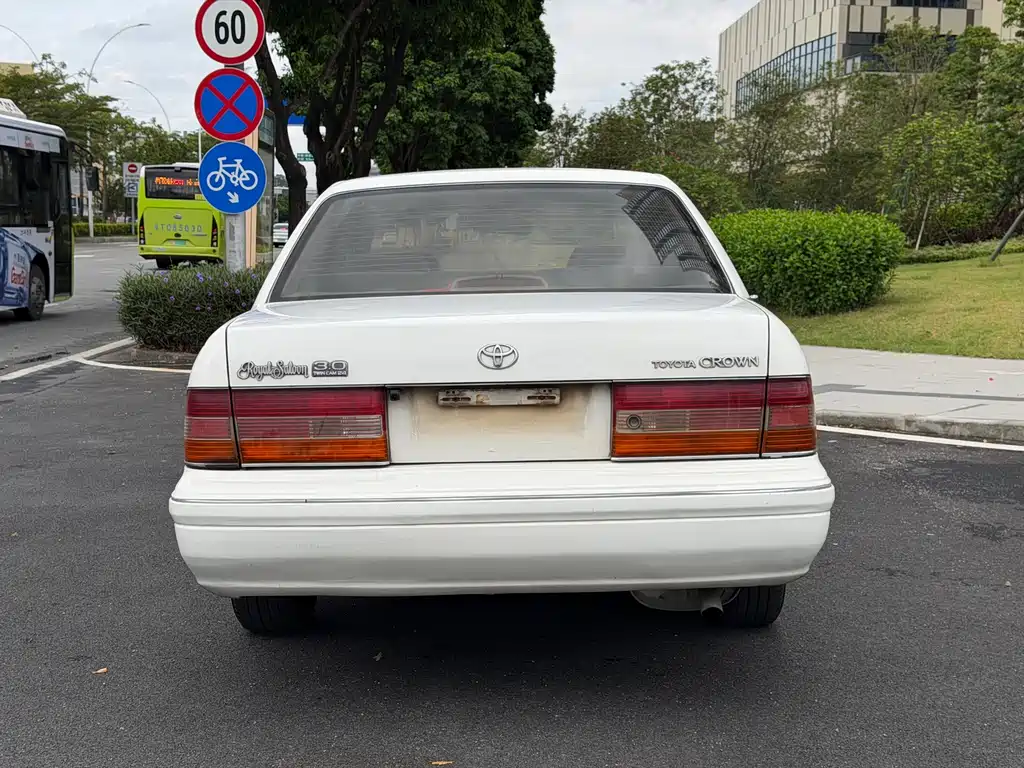 Toyota Crown — миниатюра 11