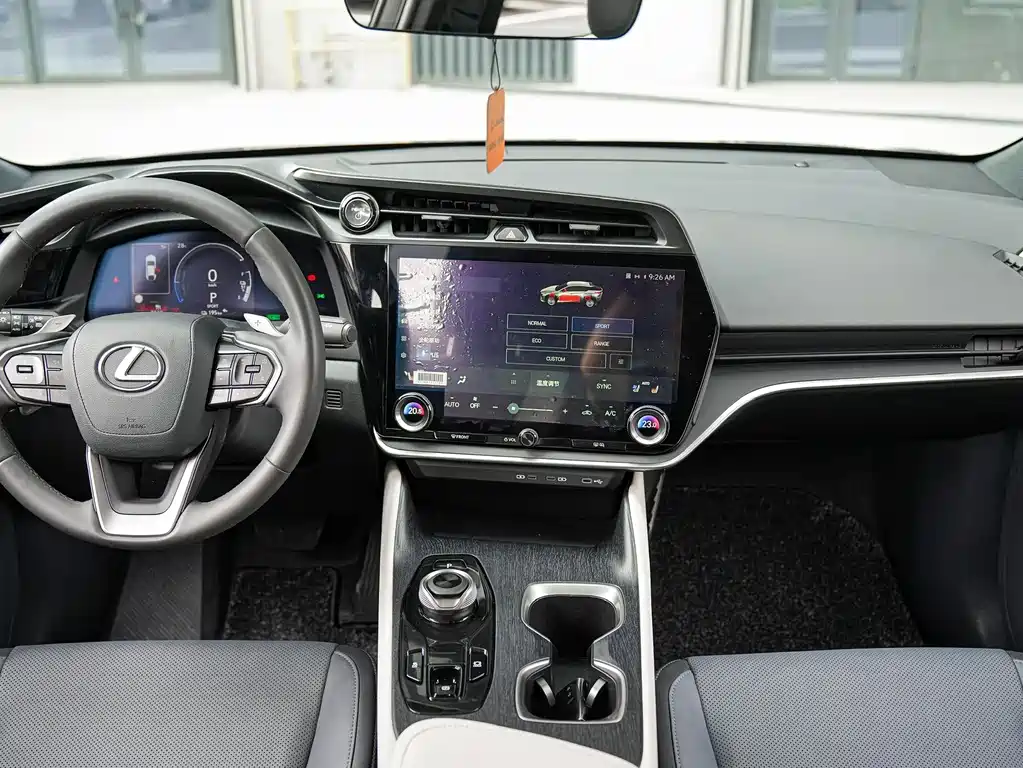 Lexus RZ — миниатюра 16
