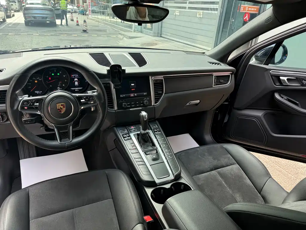 Porsche Macan — миниатюра 14