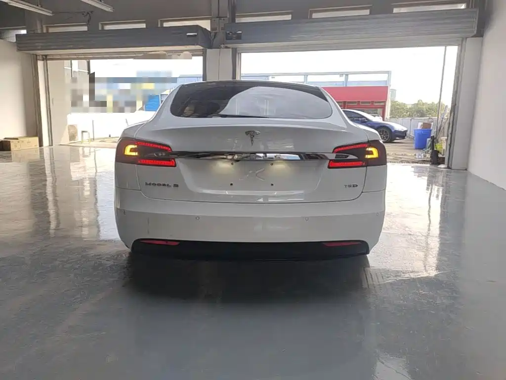 Tesla Model S — миниатюра 6