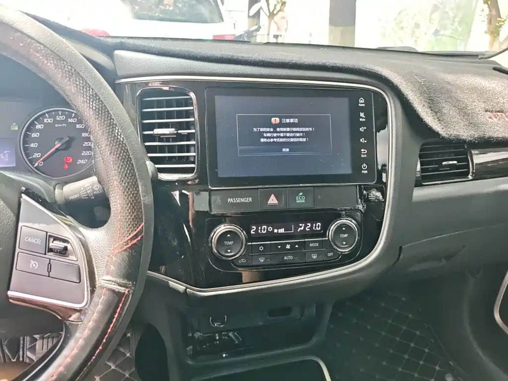 Mitsubishi Outlander — миниатюра 14