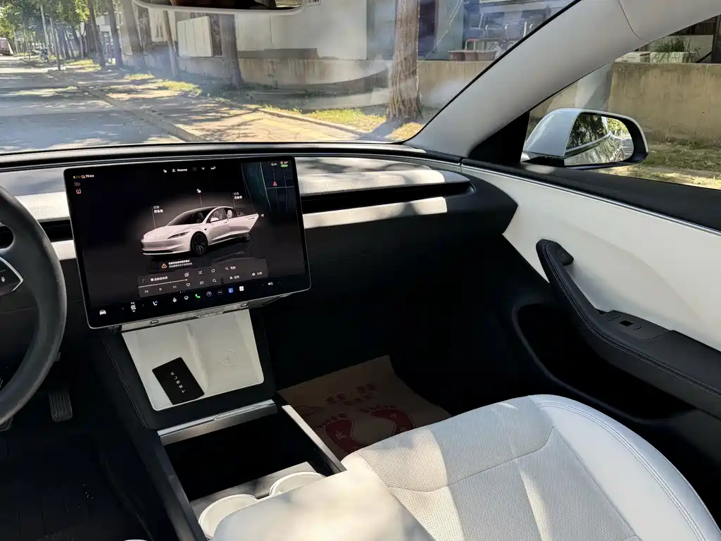 Tesla Model 3 — миниатюра 13