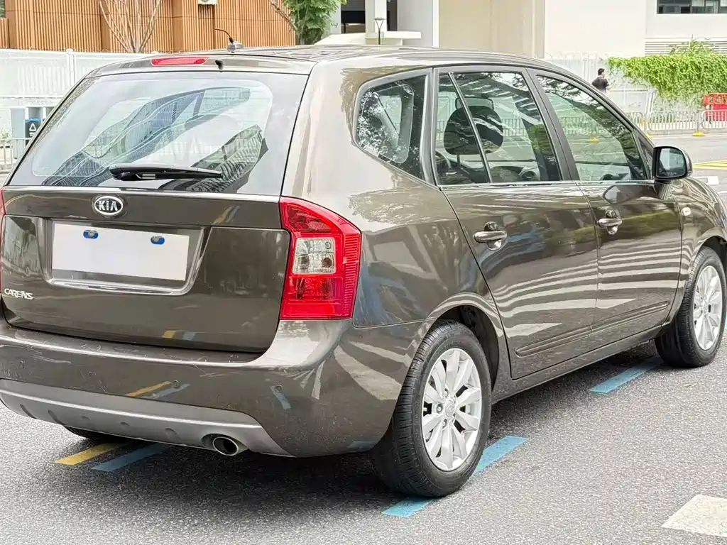 Kia Carens — миниатюра 4