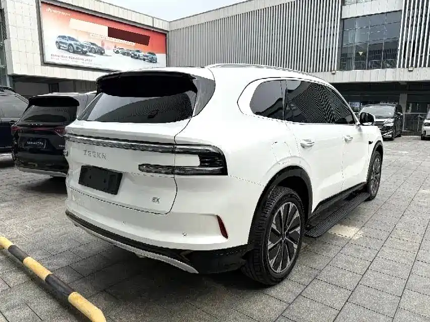 Zeekr 8X — миниатюра 8
