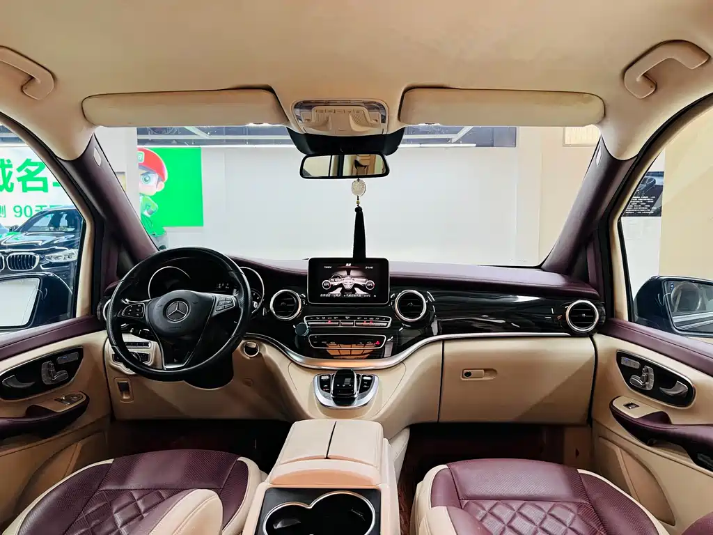 Mercedes-Benz V-Class — миниатюра 16