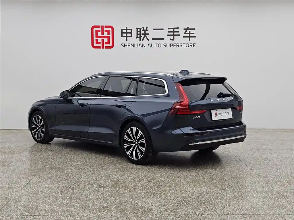 Volvo V60 2023 B5 Luxury