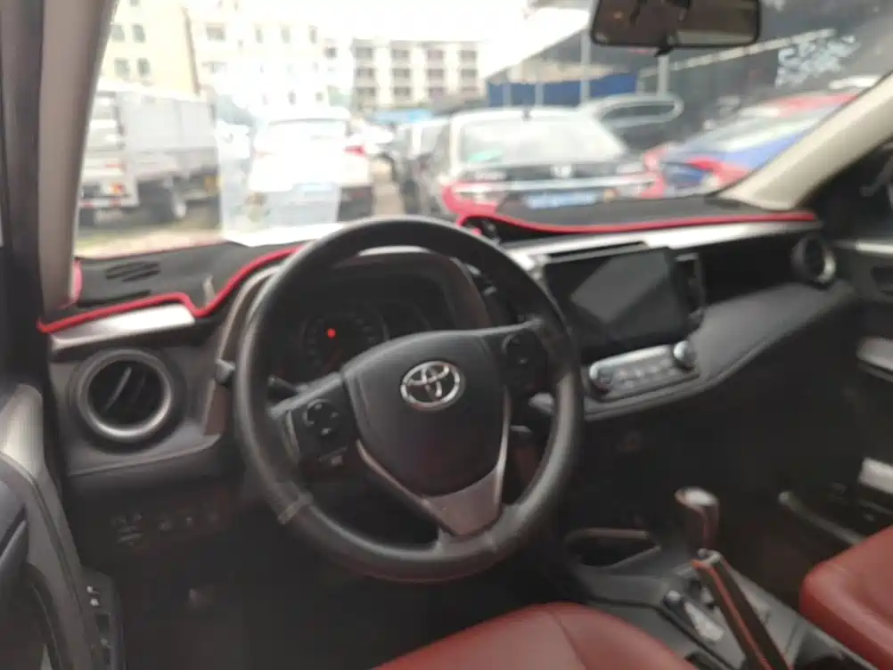 Toyota RAV4 — миниатюра 13