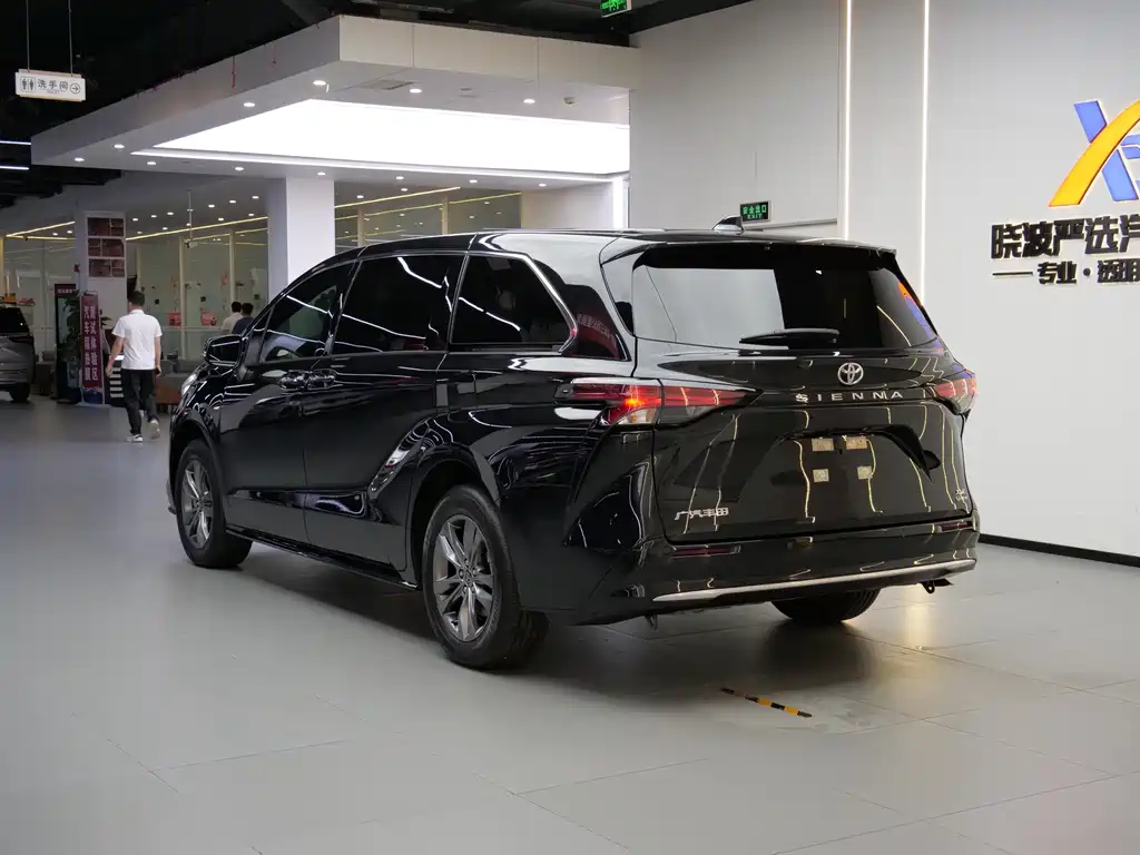 TOYOTA SIENNA