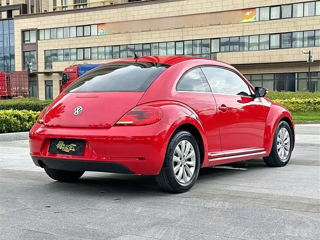 VOLKSWAGEN BEETLE