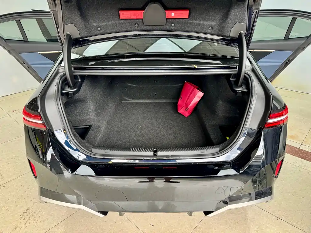 BMW 5 Series — миниатюра 25