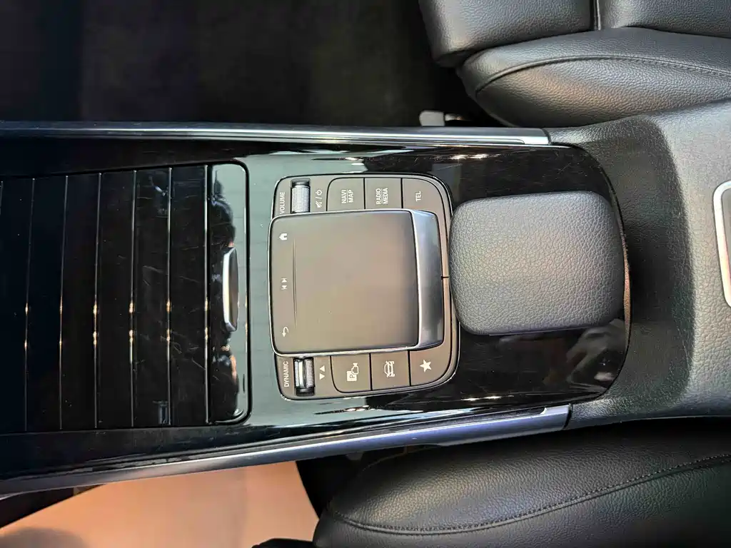 Mercedes-Benz GLB — миниатюра 14