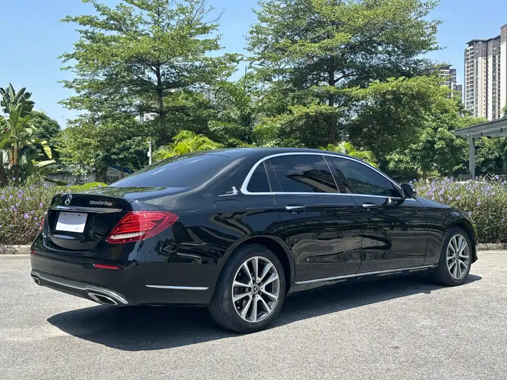 Mercedes-Benz E-Class — миниатюра 6