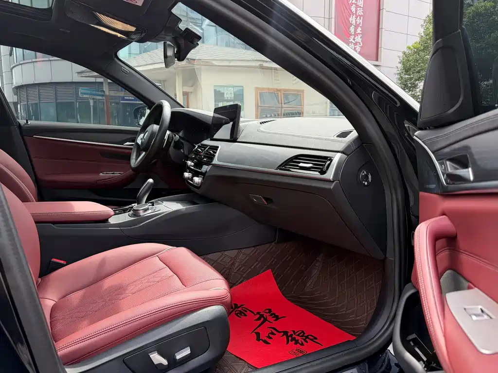 BMW 5 Series — миниатюра 7