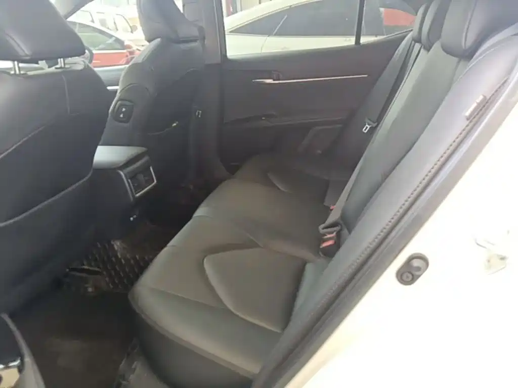 Toyota Camry — миниатюра 17