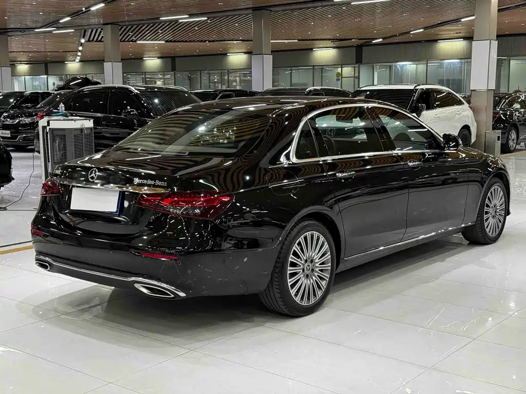 Mercedes-Benz E-Class — миниатюра 5