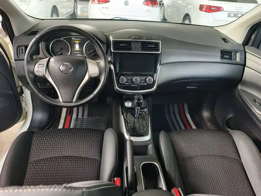 Nissan Tiida — миниатюра 10