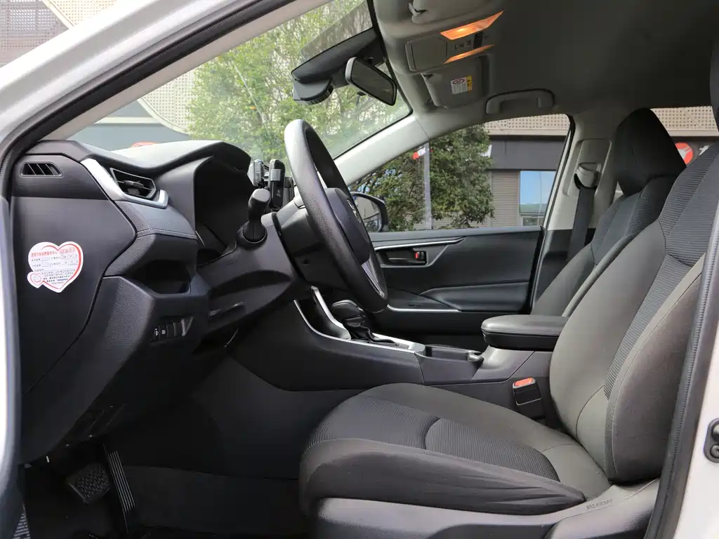 Toyota RAV4 — миниатюра 14
