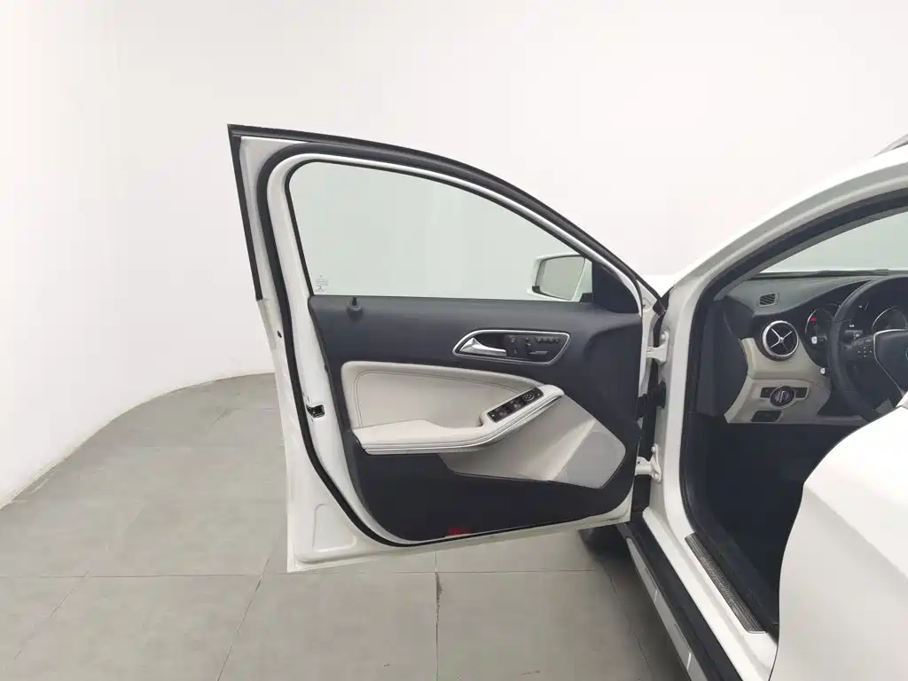 Mercedes-Benz GLA — миниатюра 8
