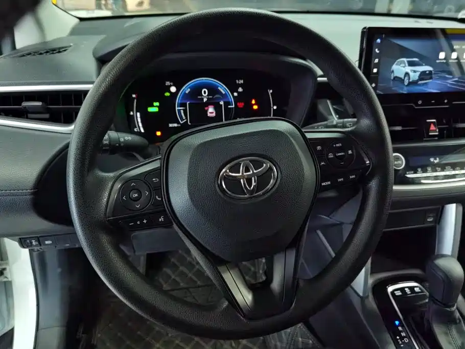 Toyota Corolla Cross — миниатюра 15