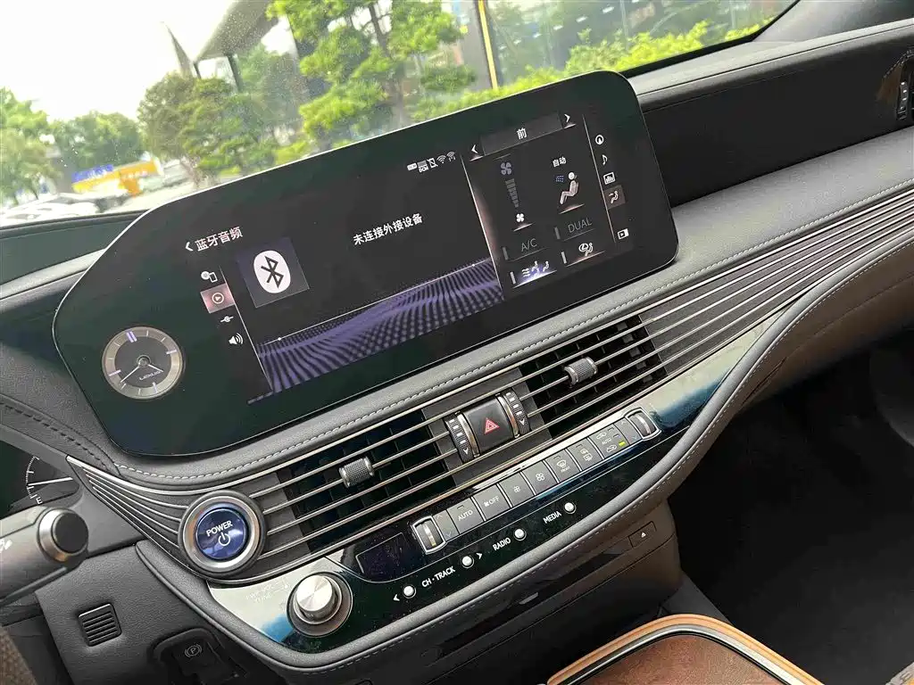 Lexus LS — миниатюра 5