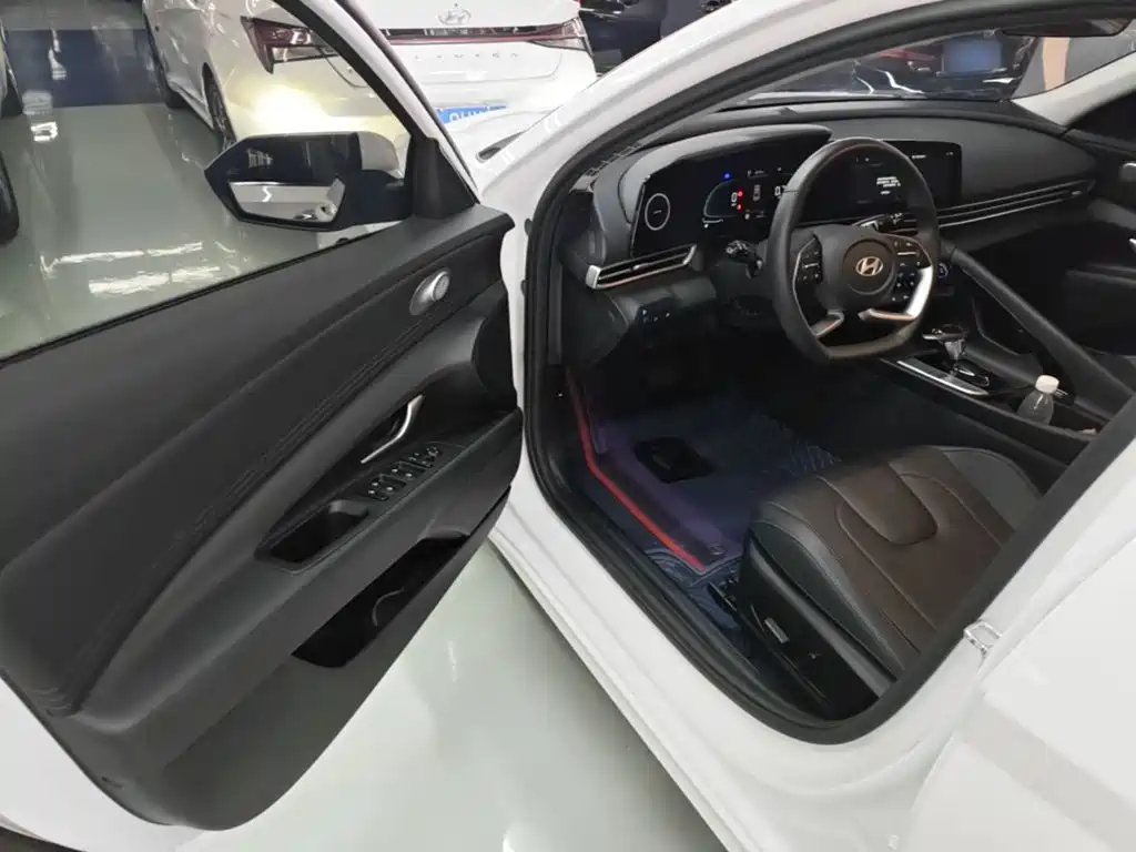 Hyundai Elantra — миниатюра 16