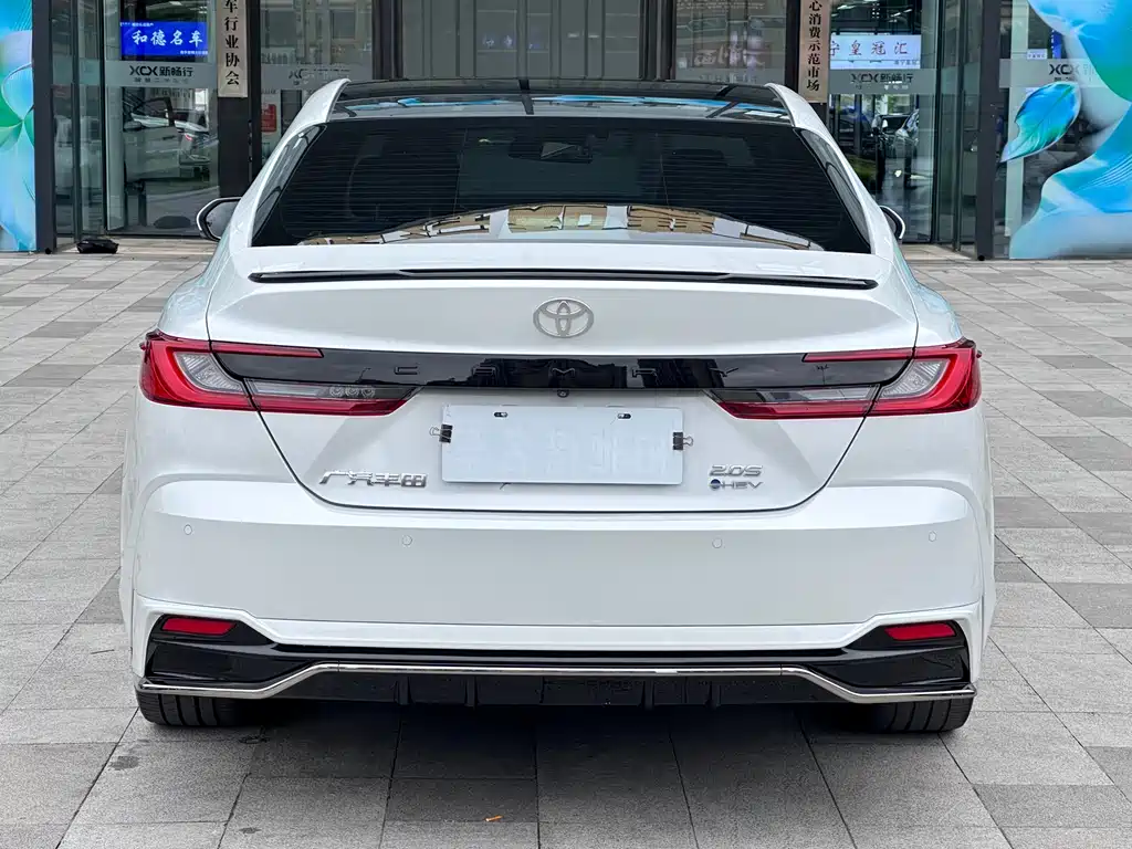 Toyota Camry — миниатюра 8