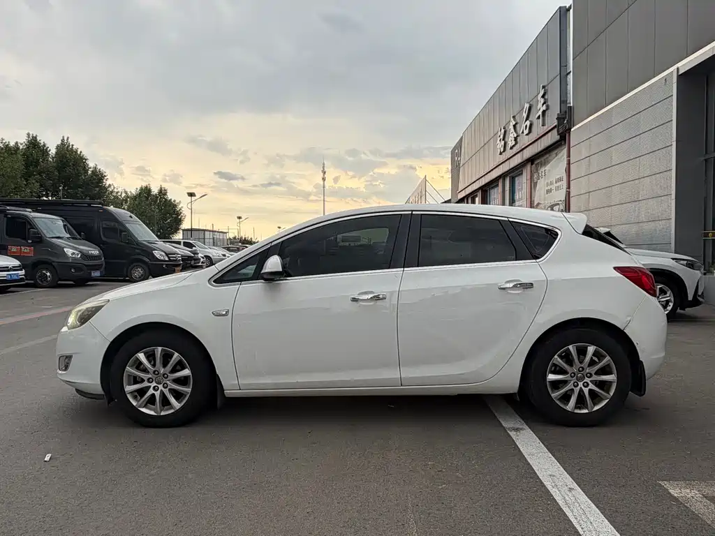 Buick Excelle 2014 XT 1.6L AT Fashion