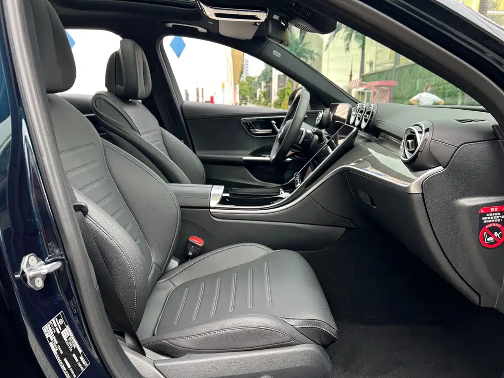 Mercedes-Benz C-Class — миниатюра 12