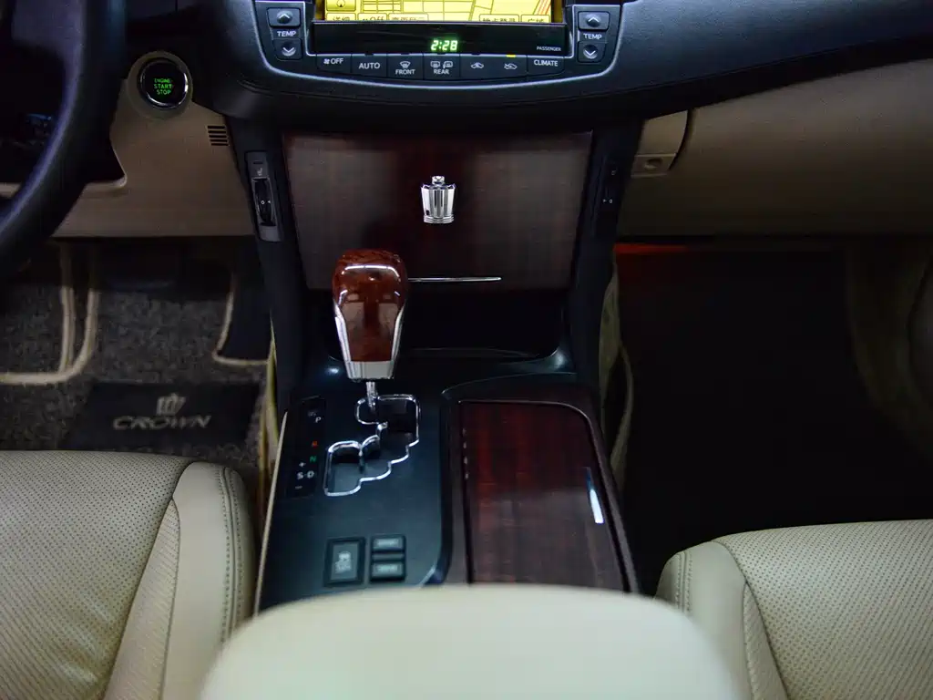 Toyota Crown — миниатюра 5