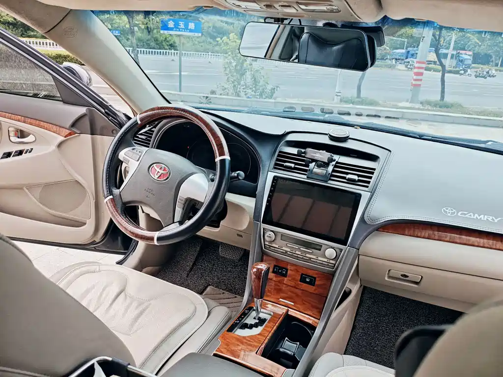 Toyota Camry — миниатюра 6