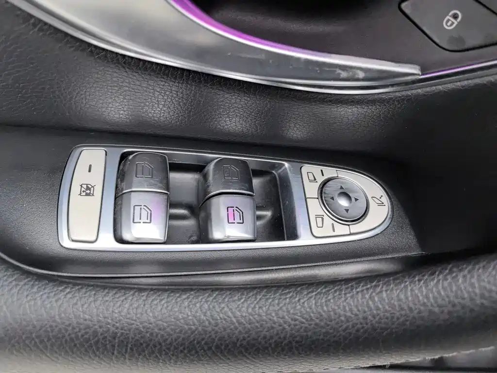 Mercedes-Benz E-Class — миниатюра 9