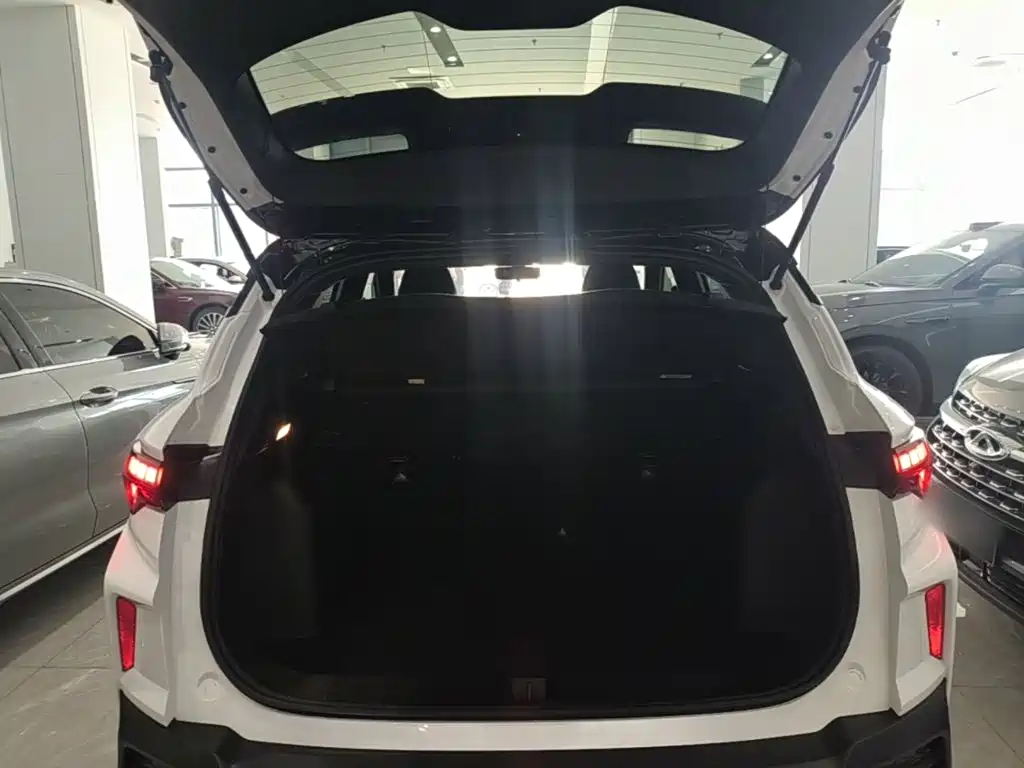 Geely Binyue — миниатюра 19
