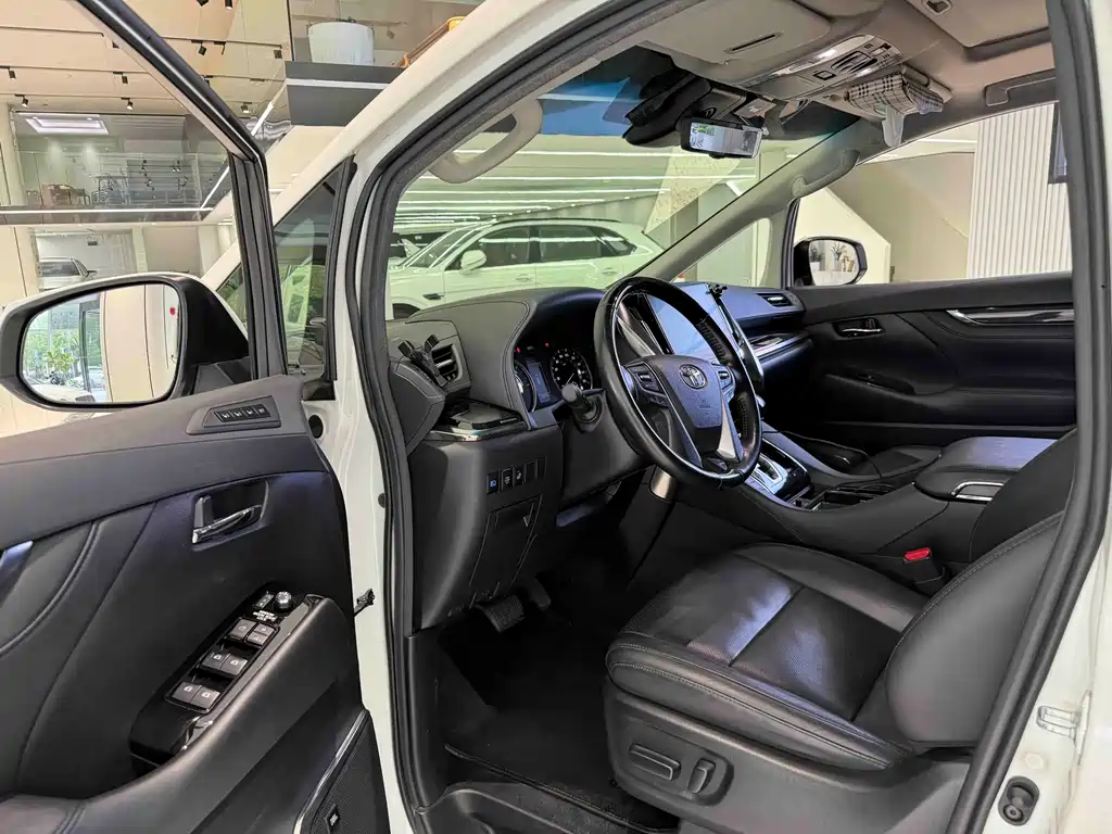 Toyota Vellfire 2020 2.5L HV Luxury