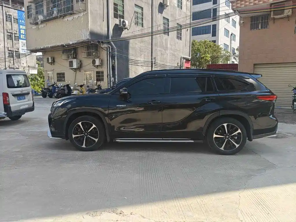 Toyota Crown Kluger — миниатюра 3