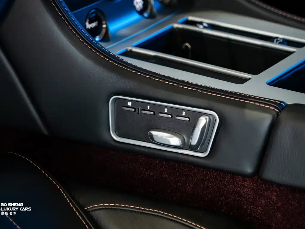 Aston Martin Virage — миниатюра 32
