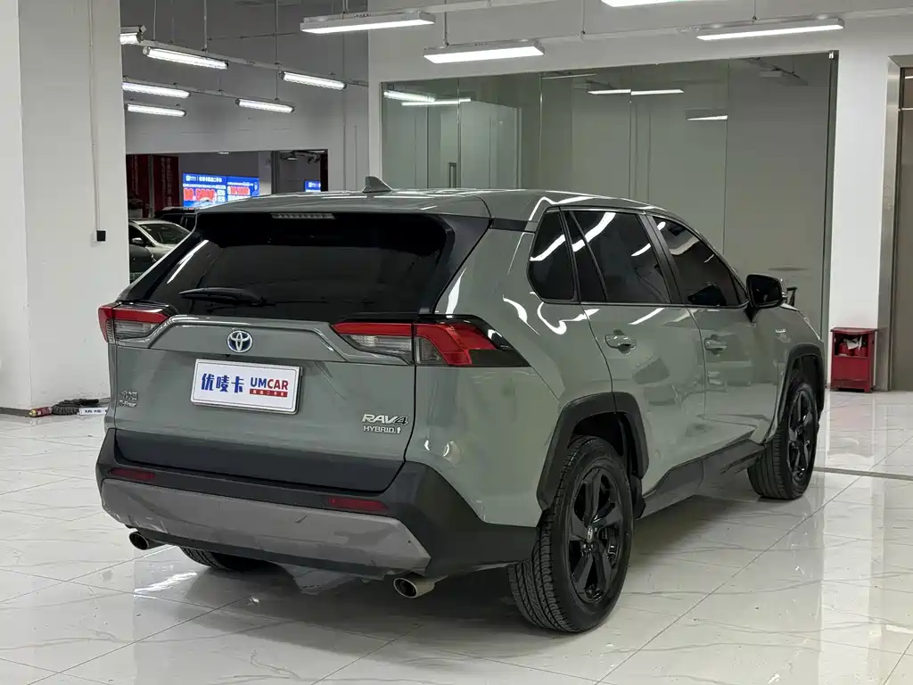 Toyota RAV4 — миниатюра 6