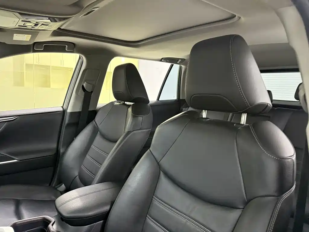 Toyota RAV4 — миниатюра 12