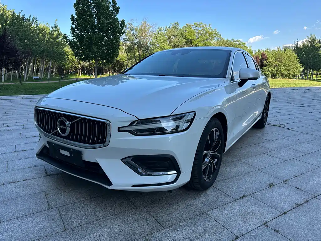 Купить Volvo S60